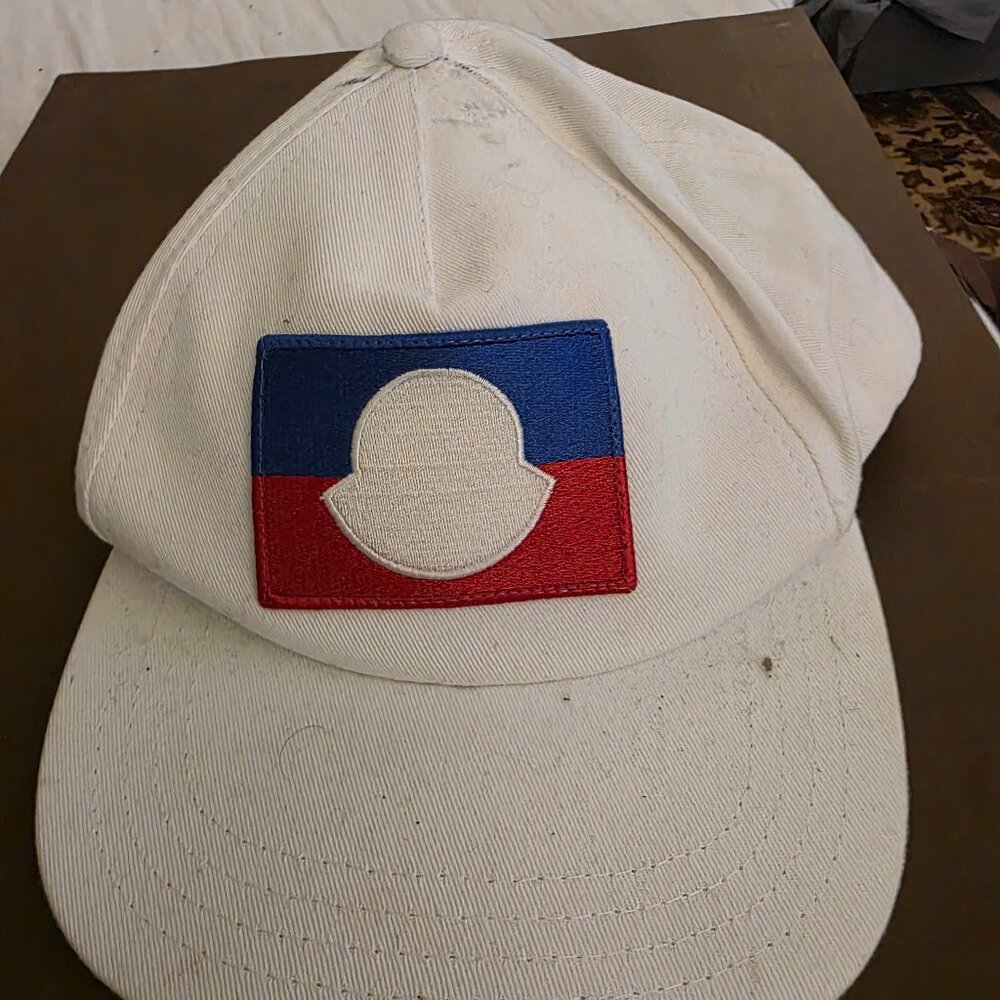 Moncler baseball cap logo front white very nice